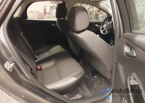 2014 Ford Focus Se z USA, uszkodzony, nr VIN 1FADP3K28EL114224